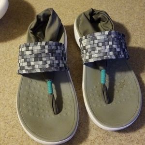 Vionic gray sandals size 8